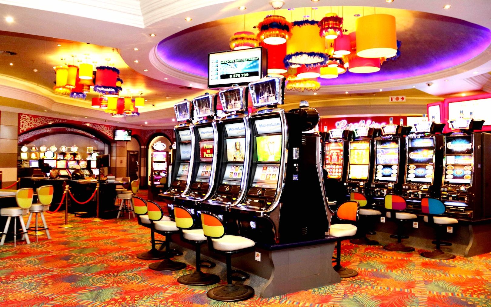 Slot Makinelerinde İyi Şanslar: Stratejiler ve İpuçları
